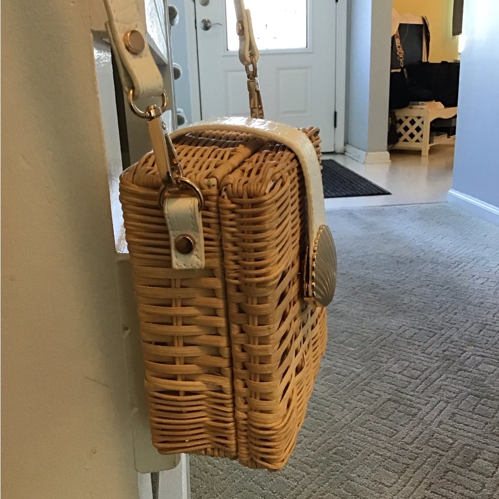 NWOT Topshop wicker handbag with shell closure - Picture 3 of 11